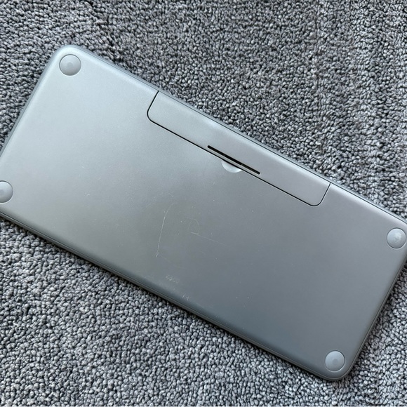 Logitech K380 Multi Device Bluetooth Keyboard - Picture 3 of 3